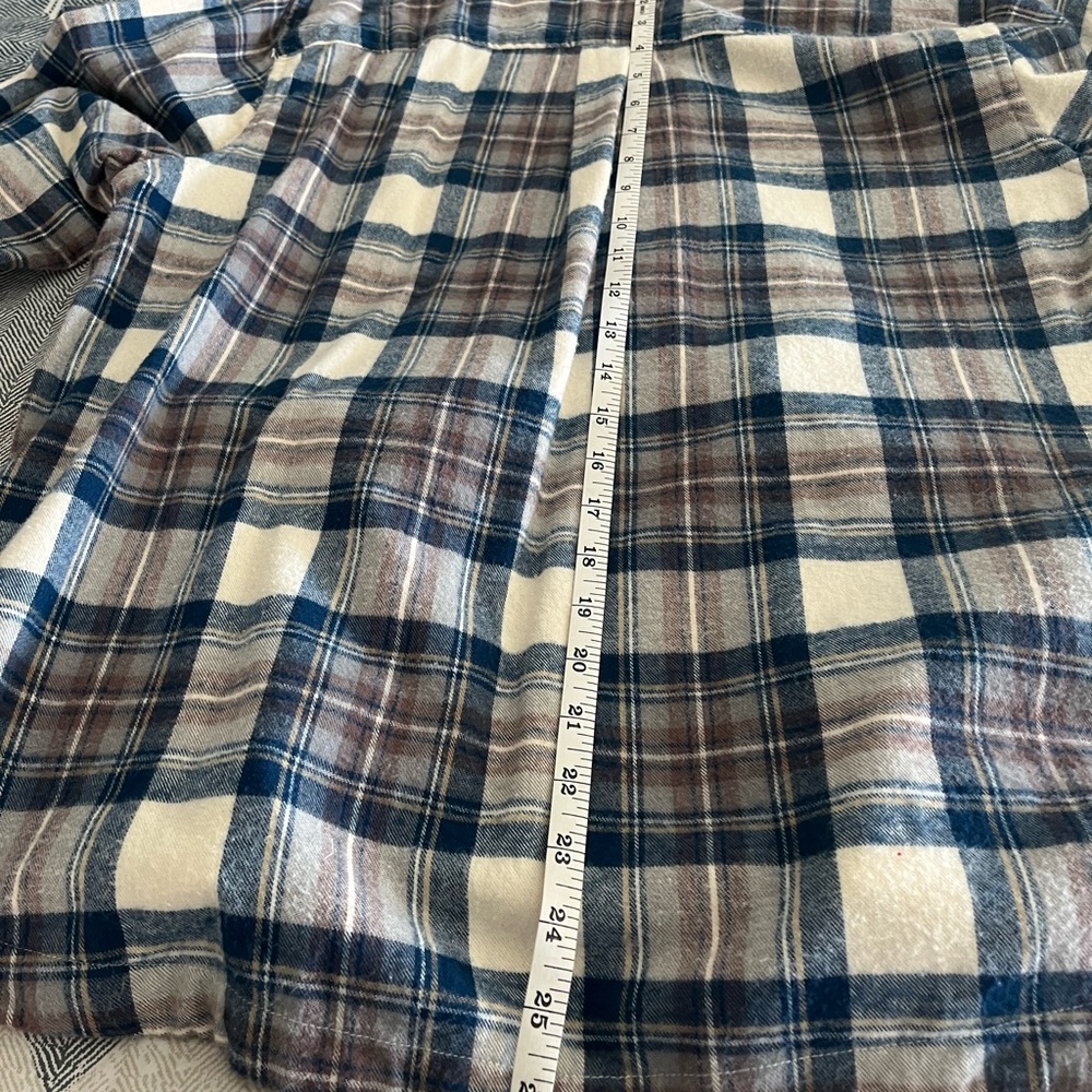 Womens L.L.Bean zip up hooded flannel - Picture 6 of 7